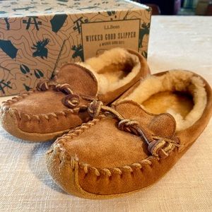 L.L. Bean Little Kids’ Wicked Good Slippers - Like new